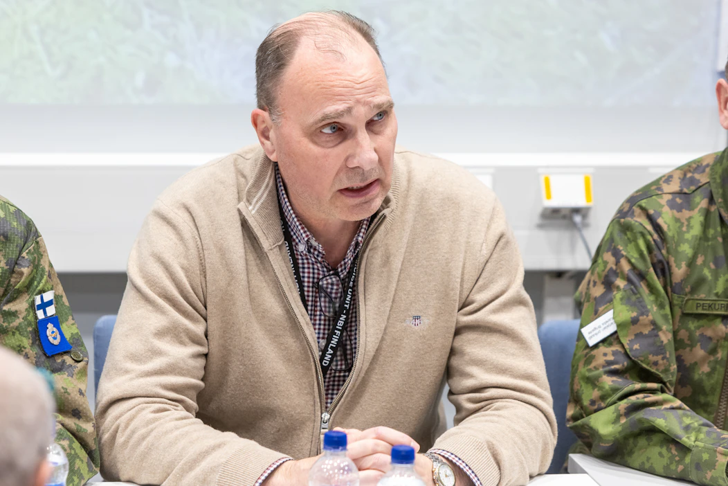 Tutkinnanjohtaja Olli Töyräs keskusrikospoliisista viranomaisten tiedotustilaisuudessa Kouvolassa. SASU JÄRNSTEDT / LEHTIKUVA.