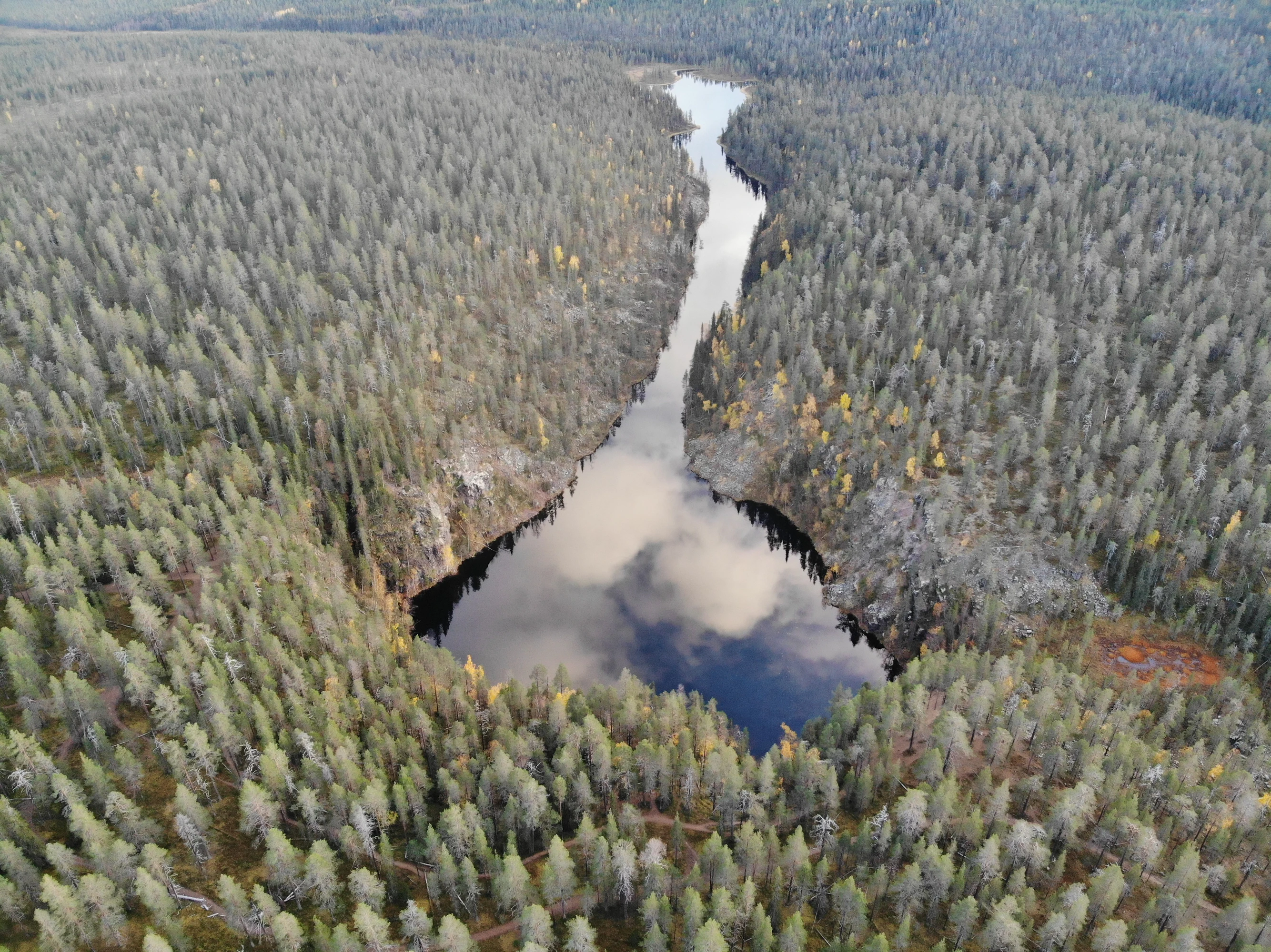Muonion vaikuttava Pakasaivo on syntynyt jääkauden lopulla jäätikön sulamisvesien muovaamana.