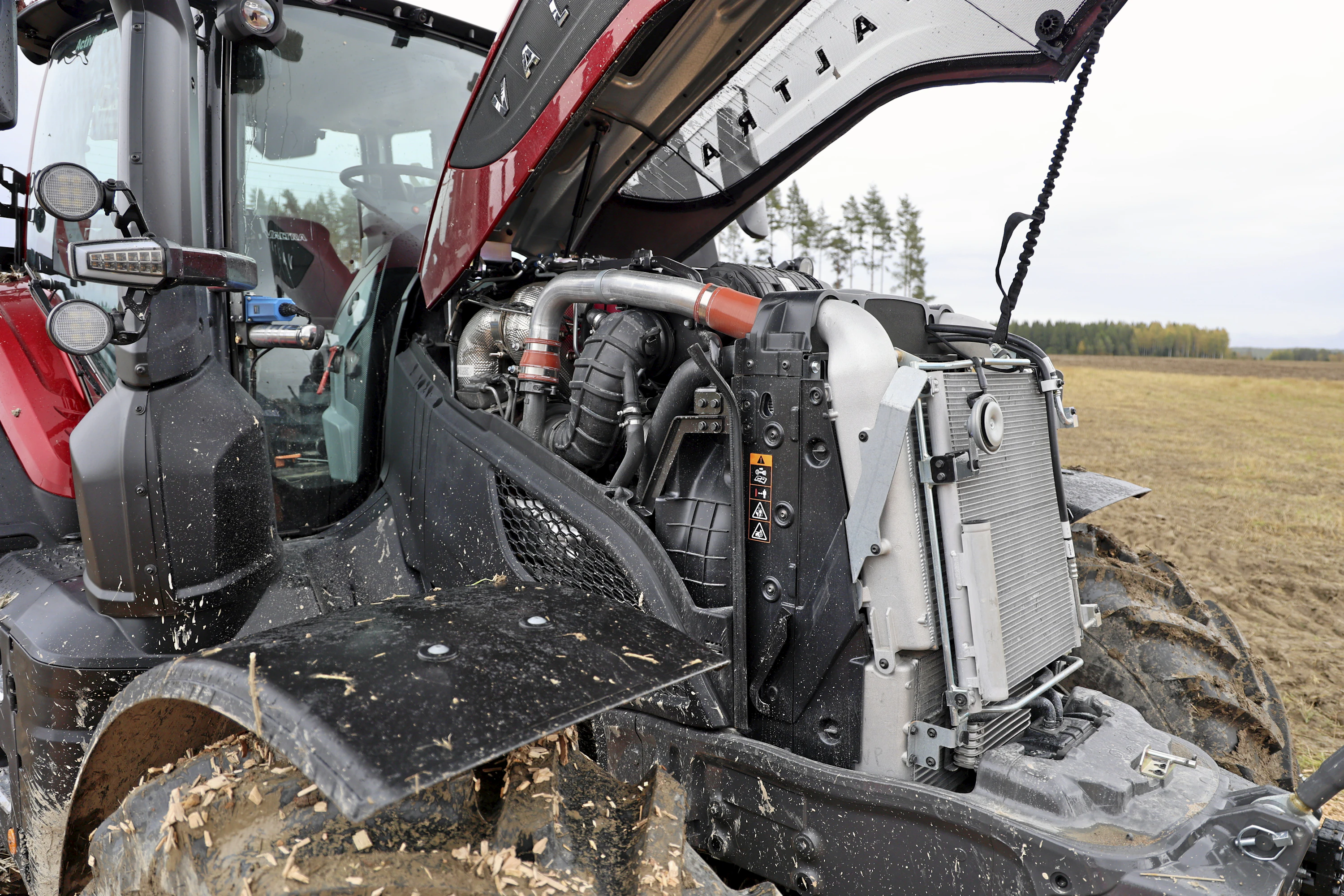 Moottorina kaikissa tehoversioissa on Agco Powerin 7,5-litrainen Core 75 -moottori. Aiempiin Linnavuoren moottoreihin verrattuna maksimivääntö saavutetaan matalammilla moottorin kierroksilla.
