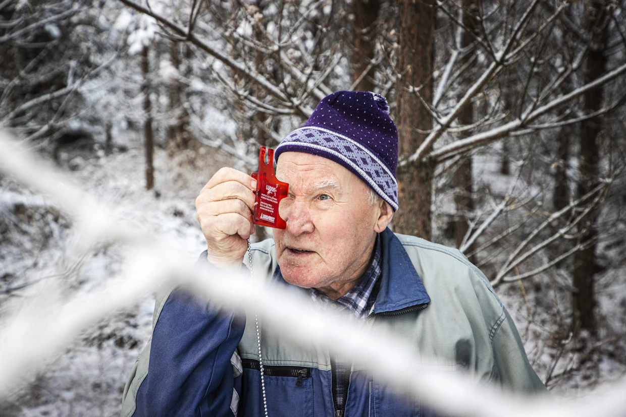 Välilä mittasi relaskoopin korkeusmittarin ja mittanauhan avulla koivun pituudeksi yli 13 metriä.
