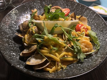 Mereneläviä ja mausteista makkaraa sisältävä tuorepasta oli erinomainen. 