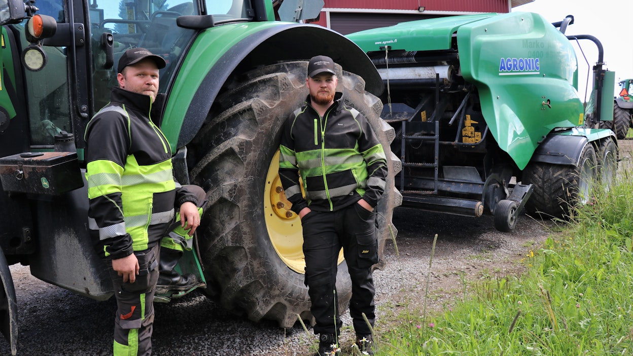 Veljekset Niko (vas.) ja Tomi Sornikoski ovat mukana yhdessä isänsä Heikko Korven kanssa Koneurakointi Korpi Oy:ssä, Tomi toisena osakkaana ja Niko työntekijänä. Yrityksen koneurakointi on laajentunut paalauksesta myös muuhun traktori- ja kaivuu-urakointiin.