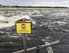 Tornionjoki tulvii nyt pahiten 55 vuoteen. Kuva tornionjoen Kukkolankoskelta viime vuodelta kevättulvien jälkeen.