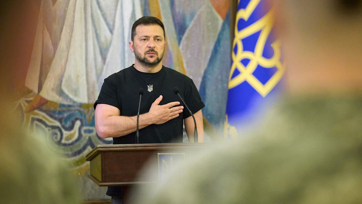 Presidentti Zelenskyin mukaan erottaminen johtuu aluejohtajiin kohdistuvista korruptiosyytöksistä. Zelenskyi kutsui viestissään lahjontaa sodan aikana maanpetokseksi. LEHTIKUVA / AFP / Handout / Ukrainan presidentinkanslia.