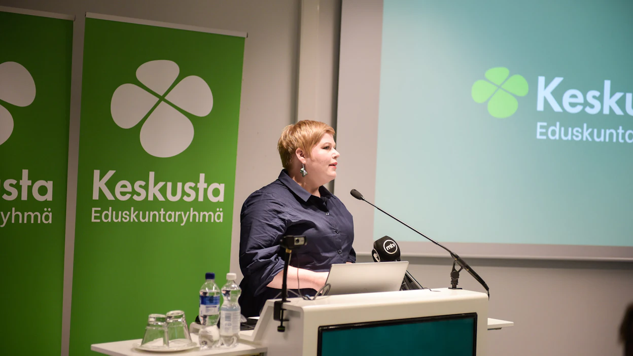 Entinen valtiovarainministeri ja keskustan puheenjohtaja Annika Saarikko (kesk.) puhui puolueväelleen keskustan eduskuntaryhmän kesäkokouksessa Tampereella.