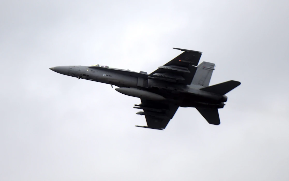 Suomessa on päätetty korvata Hornet-hävittäjiä F-35-hävittäjillä. Kuvassa ilmavoimien F/A 18 Hornet-hävittäjä.
