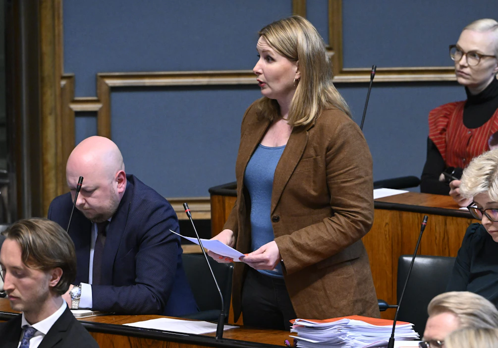 Suomen työttömyys ohittaa Euroopan maiden koko keskiarvon, sanoi SDP:n Piritta Rantanen kyselytunnilla. Kuva toukokuulta 2024. LEHTIKUVA / HEIKKI SAUKKOMAA.