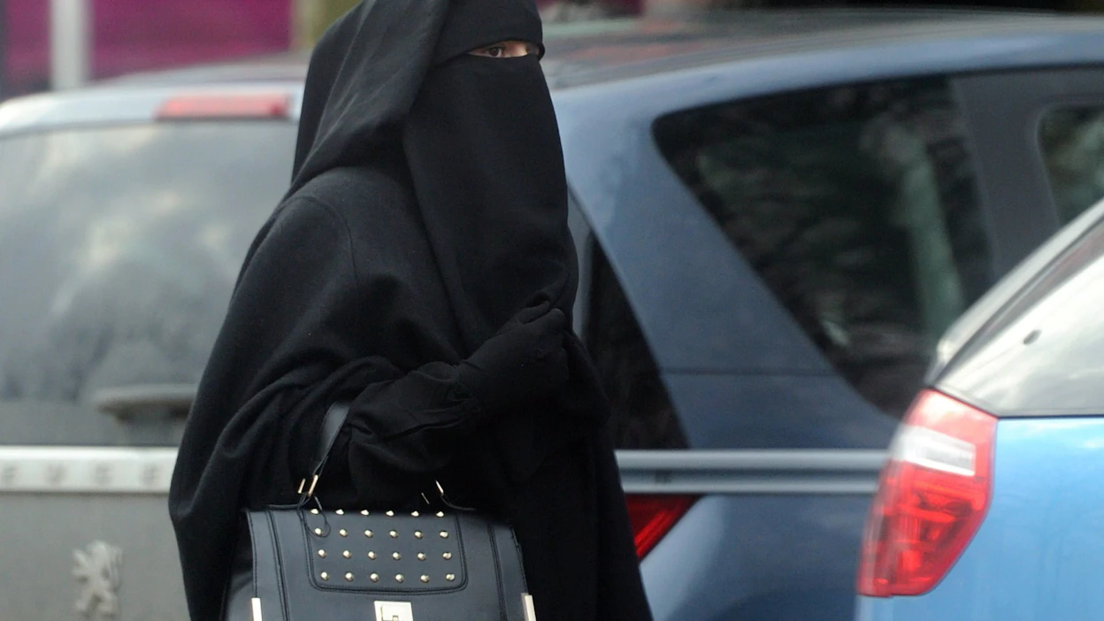Asiantuntijan mukaan Ranska on ajautunut pukeutumista koskevien kieltojen kierteeseen: "Oma muslimiväestö koetaan jatkuvasti ongelmallisena, mikä on raskasta yhteiskunnalle." Arkistokuva Ranskan Roubaix'sta vuodelta 2014. AFP/LEHTIKUVA.