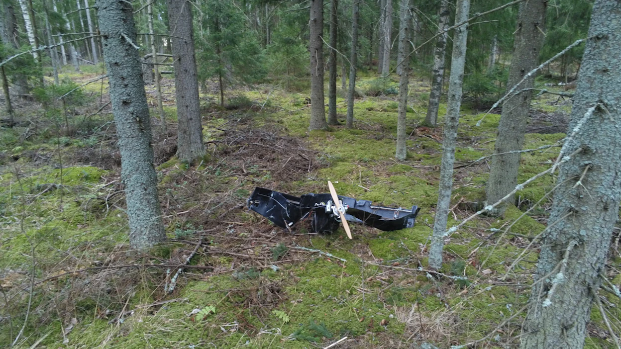 Iitistä löytyi lauantaina jo neljäs drooni. Kuvan miehittämätön ilma-alus löytyi aiemmin metsästä Kouvolan pohjoisosista.