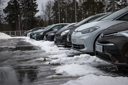 Sää lauhtuu perjantaihin mennessä maan etelä- ja länsiosassa plussan puolelle, jolloin sateen olomuoto muuttuu pääosin vedeksi.