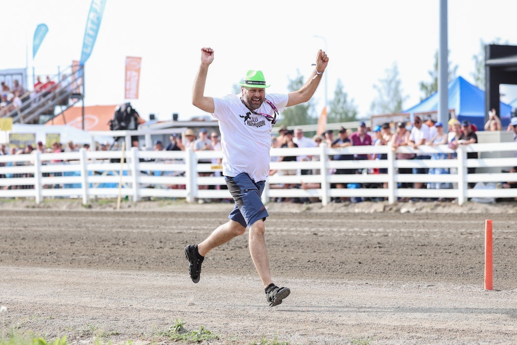 Oulun Kuninkuusraveissa Mauri Korkiavuorella oli kosolti aihetta iloon, sillä Korkiavuoren kasvatti ja osaomistama Pro voitti kuninkuuskilpailun avauslähdön ja Tulilatva juoksi upeasti Pikkukuningattaren kakkoseksi.
