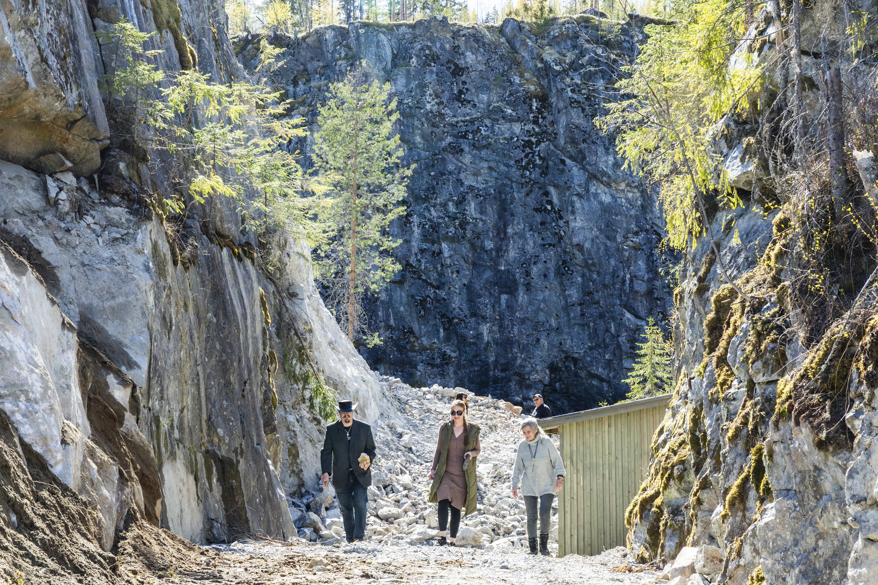 Metka taide- ja kulttuuriyhdistys osti kolme vuotta sitten entisen Mätäsvaaran kaivoksen metsäyhtiö Tornatorilta ja peruskorjaa parhaillaan sen 400-paikkaista katsomoa. Kaivosmiljööseen on tarkoitus palauttaa konsertti- ja teatteritoiminta, joka on ollut tauolla Lieksan Vaskiviikojen vetäydyttyä paikasta.