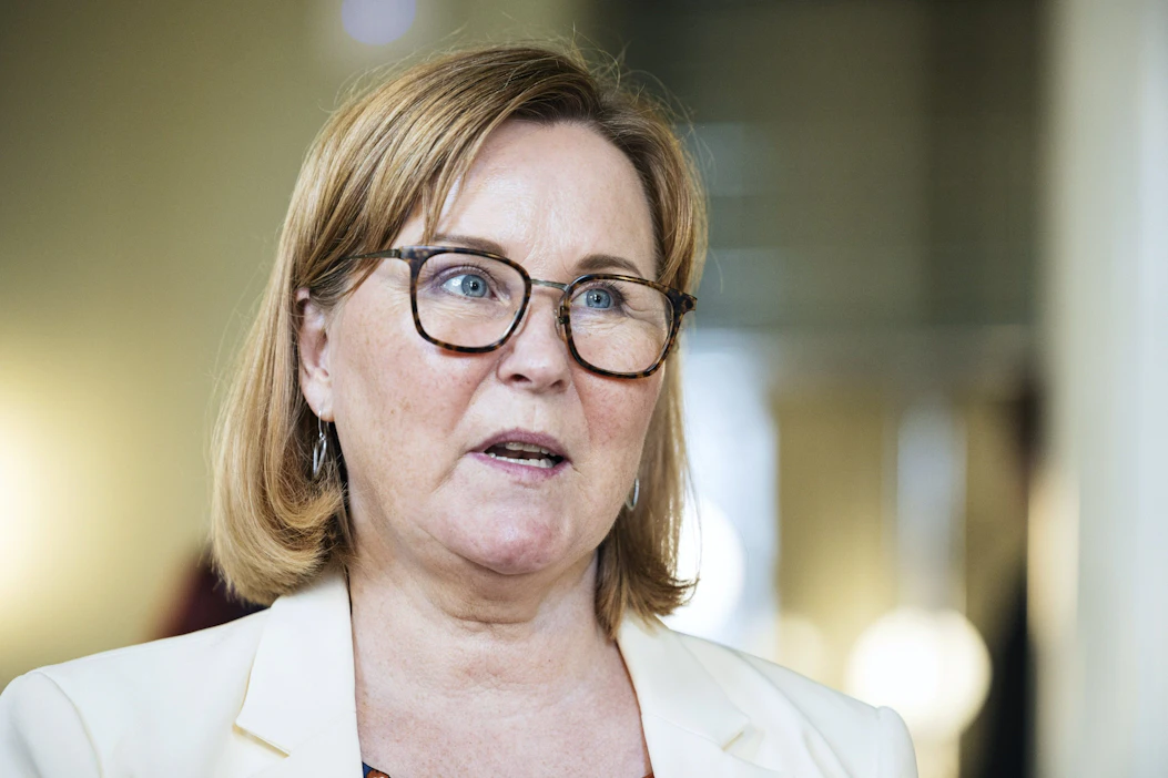 Sosiaali- ja terveysministeri Kaisa Juuso (ps.) eduskunnassa Helsingissä 13. syyskuuta 2023. LEHTIKUVA / RONI REKOMAA.