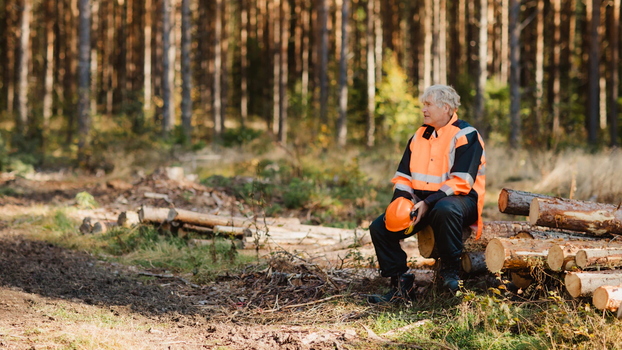 ”Ympäristön huomioiminen on monille metsänomistajille aina ollut päivänselvä asia. Tälle annetaan kuitenkin hyvin vähän arvoa nykykeskustelussa, jossa painotetaan metsätalouden haasteiden lähtevän metsänomistajista ja heidän ratkaisuistaan”, sanoo Jyrki Ilves.