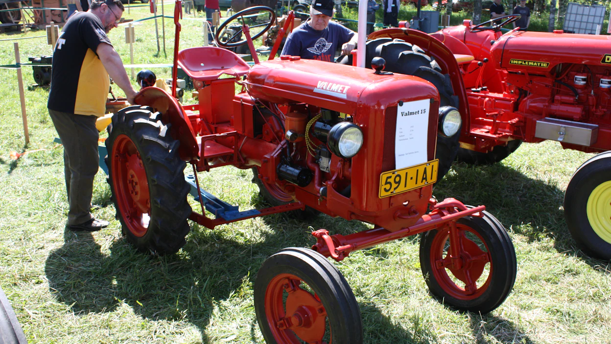 Valmet 15 A -traktoria valmistettiin vuosina 1951-55 Tourulassa, Jyväskylässä. Valmet 15A -traktoria valmistettiin yhteensä 3016 kappaletta ja Valmet 20 noin 6200 kappalettta vuosina 1955-62.