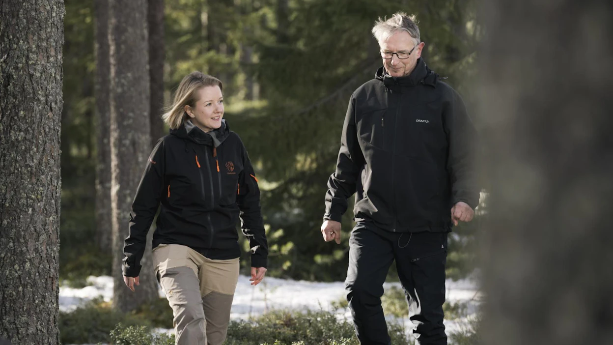 Heli Hongisto otti Hongiston metsätilan hoidettavakseen parikymppisenä vuonna 2014. Sukupolvenvaihdosta helpotti, että hän oli saanut jo oppia metsäalalle isältään Arto Hongistolta.