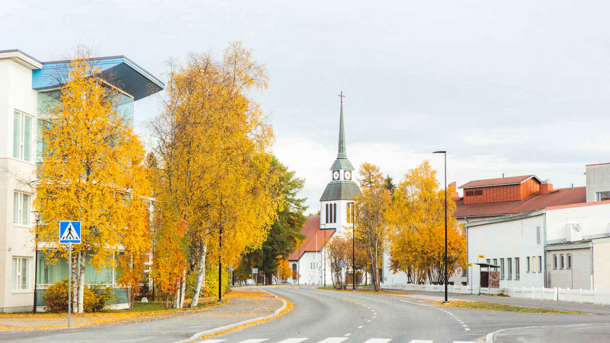 Kuusamon kaupunkikeskustan ilmettä on piristetty uudistamalla pääkatua ja avaamalla tapahtumatori.