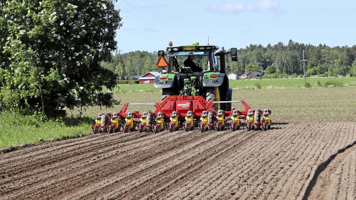 Grimme Matrix II on sokerijuurikkaan, öljykasvien ja juuresten kylvöön tarkoitettu mekaaninen tarkkuuskylvökone, jossa on valinnan mukaan 12 tai 18 kylvöyksikköä. Riviväli on 45 tai 50 cm. Siemen siirtyy säiliöstä vantaaseen painovoiman ja sähkömoottorin välityksellä, ei alipaineella kuten monissa kilpailevissa koneissa. Suomen ensimmäinen toisen polven Matrix-tarkkuuskylvökone on myyty Kokemäelle. Osakkaina ovat Yhtymä Rakkolainen Petri ja Rakkolainen Veli-Pekka sekä Mari Korkeaoja-Nurmo.