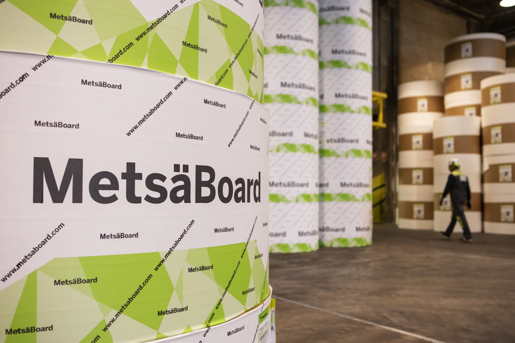 Metsä Board valmistaa kartonkia ensikuiduista.