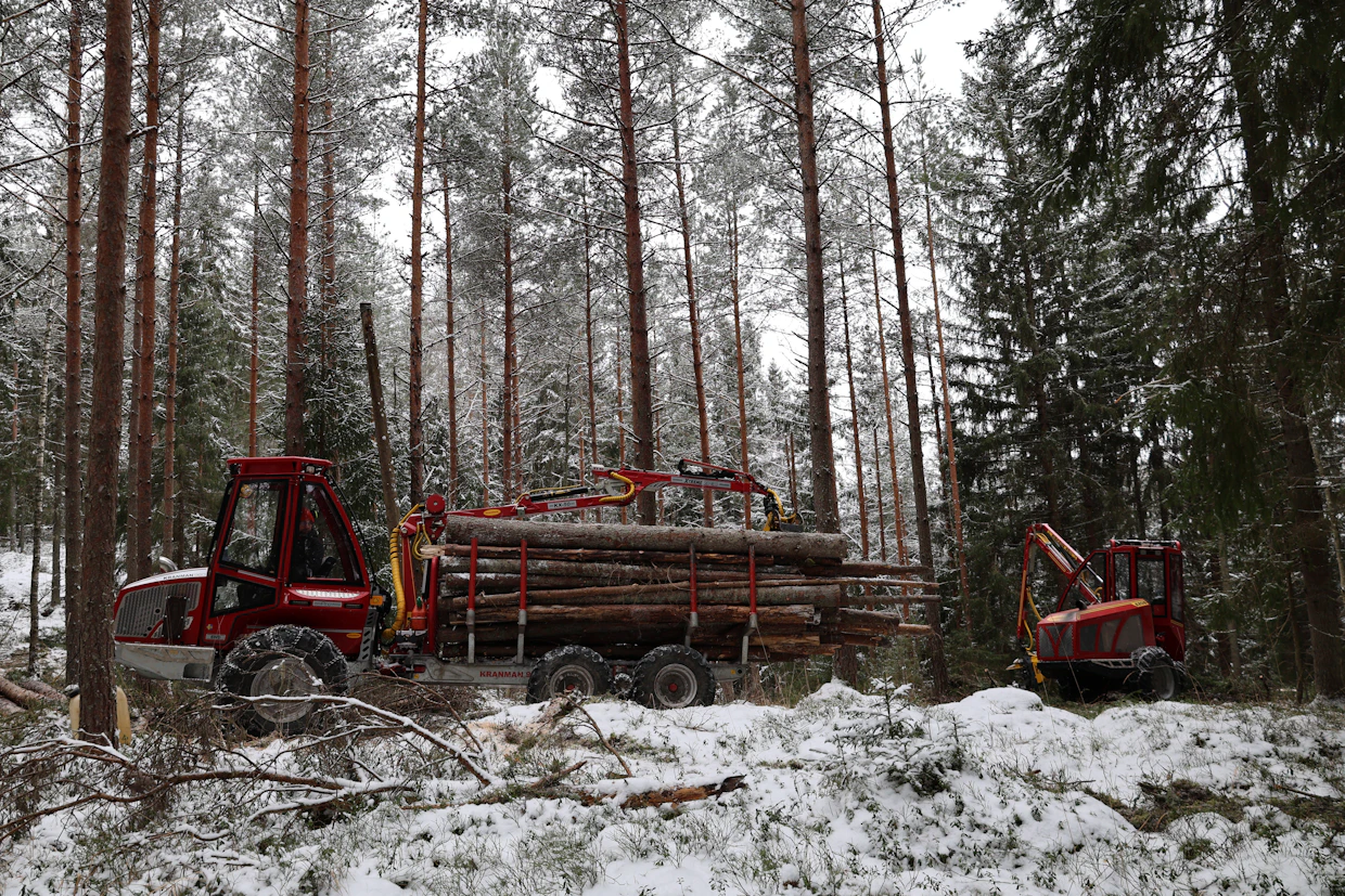 Verkkosivusto on merkkivapaa, eli eri konemerkeillä yrittävät voivat sinne ilmoittaa yhteystietonsa.