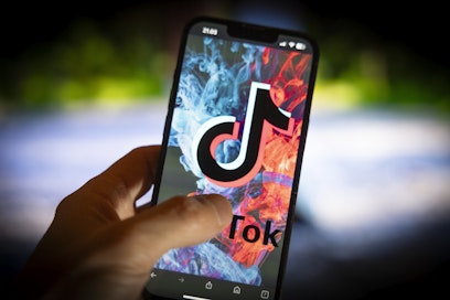 Etenkin TikTokin käyttö väheni tutkimukseen osallistuneilla 18–24-vuotiailla.