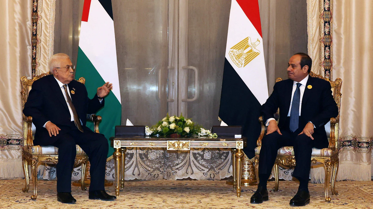 Palestiinalaishallinnon presidentti Mahmud Abbas ja Egyptin presidentti Abdel Fattah al-Sisi Kairossa 4. maaliskuuta, 2025. LEHTIKUVA / AFP .