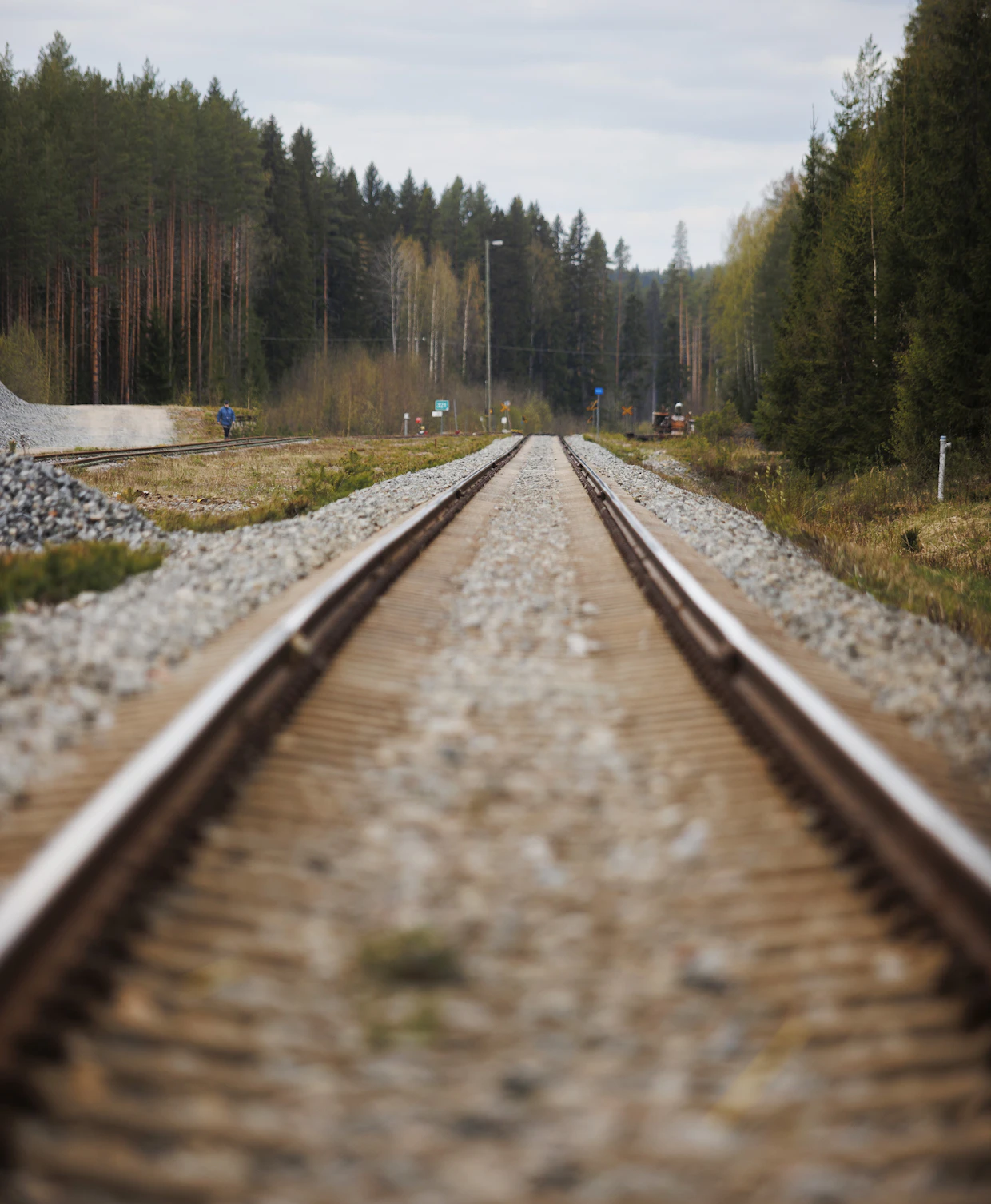 Suomen leveä raideleveys on Venäjän keisarikunnan peruja. Se mahdollistaa myös isommat kuljetukset, kuin kapeampi raide.