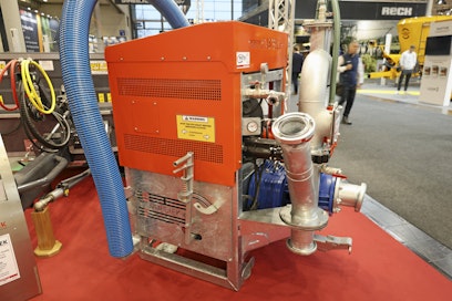 Mastekilla uutuutena oli samaan kokonaisuuteen yhdistetyt pumppuyksikkö ja kompressori. Käytettävä toiminto vaihdetaan kyljessä olevalla kahvalla.