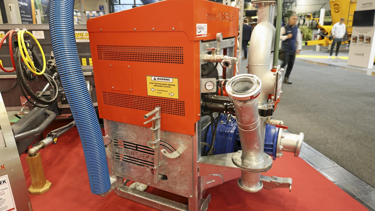 Mastekilla uutuutena oli samaan kokonaisuuteen yhdistetyt pumppuyksikkö ja kompressori. Käytettävä toiminto vaihdetaan kyljessä olevalla kahvalla.