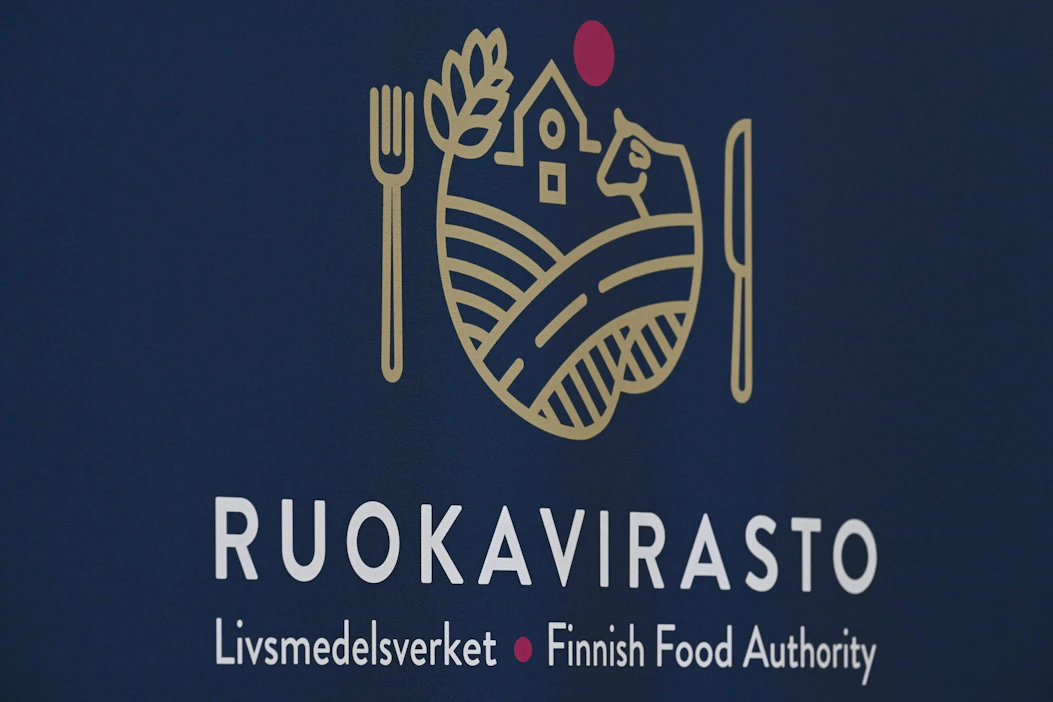 Ruokaviraston mukaan IHN-tautia aiheuttava virus kulkeutui Ahvenanmaalle tanskalaisesta kalanviljelylaitoksesta keväällä 2021 tuotujen kirjolohen poikasten mukana. LEHTIKUVA / Heikki Saukkomaa.