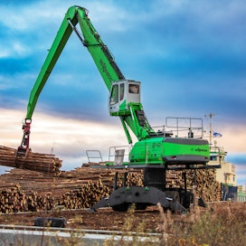 Metsäteollisuus on korvannut venäläistä puuta lisäämällä ostoja kotimaan lisäksi Baltiasta ja Ruotsista.