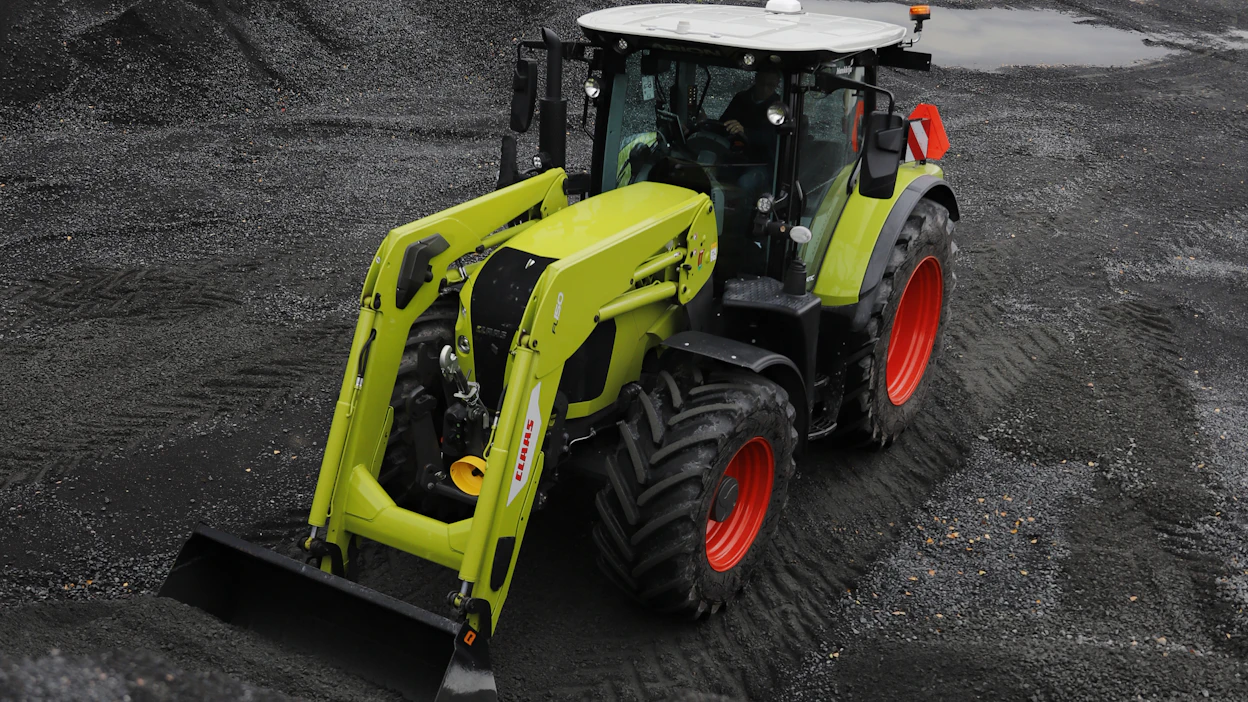 Claas on julkistanut ohjelmistopäivityksen, joka muuttaa portaattomalla voimansiirrolla varustetun traktorin käytöstä etukuormainkäytössä parempaan suuntaan.