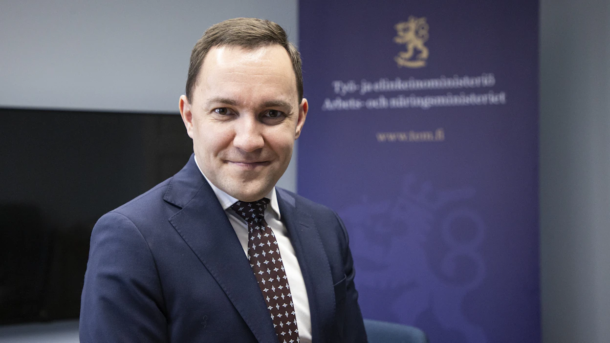 Työ- ja elinkeinoministeri Wille Rydman jatkaa ministerin kesään saakka, jolloin salkun ottaa Sakari Puisto.