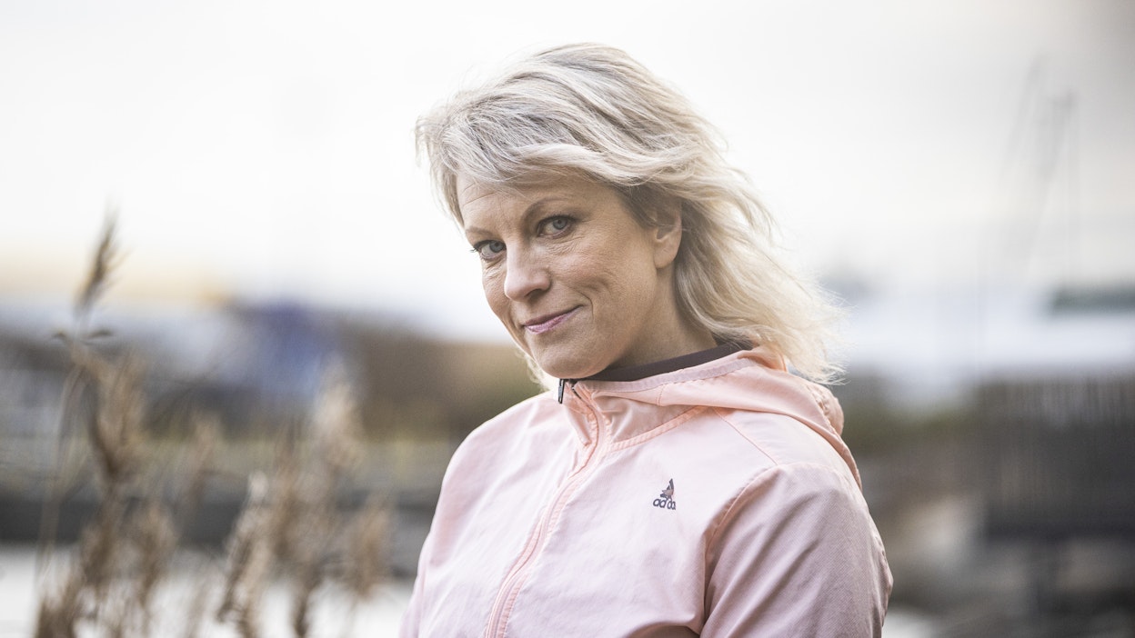Lähes 30 vuoden uralla Laura Voutilainen on esiintynyt erittäin monenlaisissa ympäristöissä Lapin pienistä keikkalavoista ostoskeskuksiin. Eksoottisimpiin kuuluu Jyväskylän suurajojen erikoiskoe. ”Olihan se melkoista vaivannäköä päästä sinne. Loppumatka kannettiin soittimia kävellen. Sora lensi, kun esiinnyimme.”