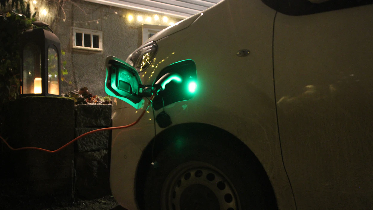 Sähköautojen palot johtuvat useimmiten virheestä latauslaitteessa.