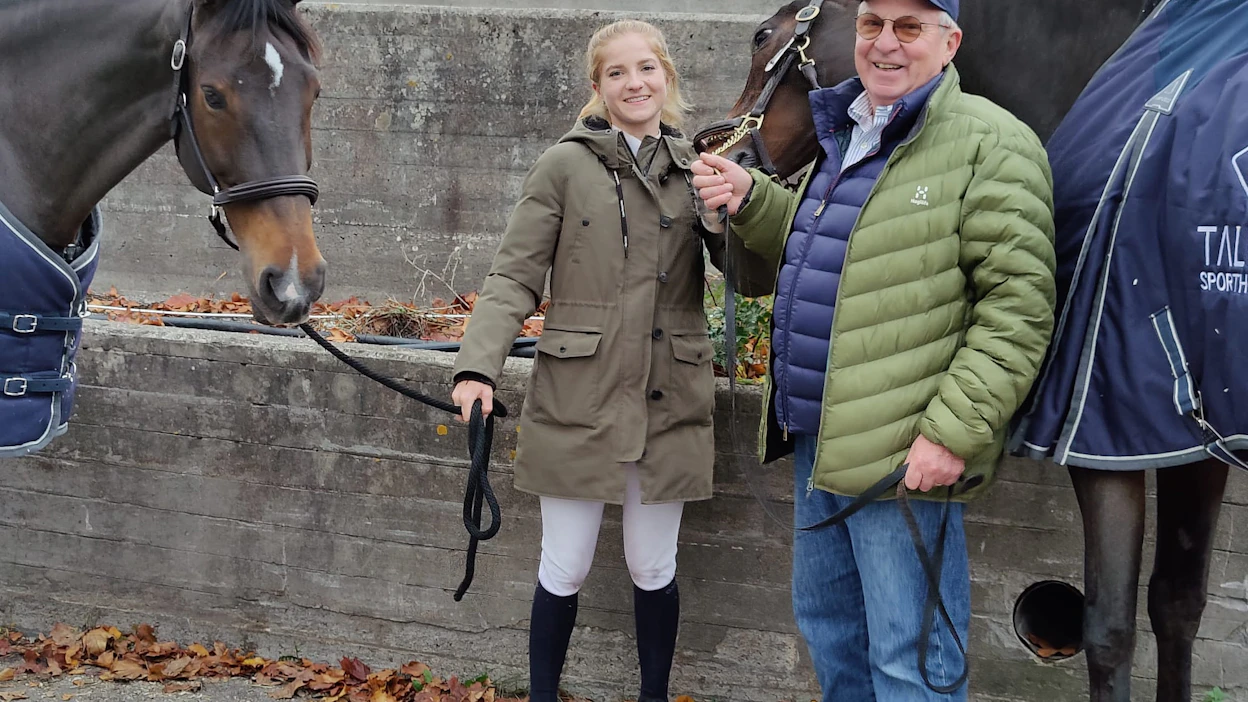 Timo Talvio tyttärensä, kilparatsastaja Eveliina Talvion kanssa Helsinki Horse Show´ssa viime syksynä. Eveliina Talvio menestyi kilpailuissa hevosillaan Glamour ja New Yorker T, joista viimeksi mainittu, perheen oma kasvatti palkittiin kilpailun parhaana FWB-hevosena.