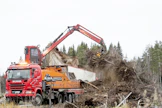 Koneyrittäjät pitää polttoainetukiesitystä syrjivänä muun muassa siksi, että tuen ulkopuolelle ollaan jättämässä yritysryhmiä, joiden raskaalla kuorma-autokalustolla kuljetetaan työkoneita, haketta, turvetta tai maa-aineksia.