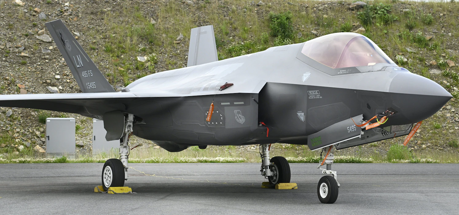 Yhdysvaltojen F-35-monitoimihäivehävittäjä oli esillä Suomen isännöimän Atlantic Trident 25 -ilmavoimaharjoituksessa Pirkkalassa viime vuoden kesäkuussa. HEIKKI SAUKKOMAA / LEHTIKUVA.