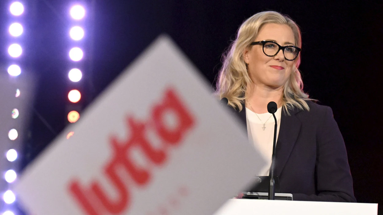 Jutta Urpilainen kertoi suostumuksestaan SDP:n presidenttiehdokkaaksi puoluevaltuuston kokouksessa Tampereella marraskuussa. LEHTIKUVA / Jussi Nukari.