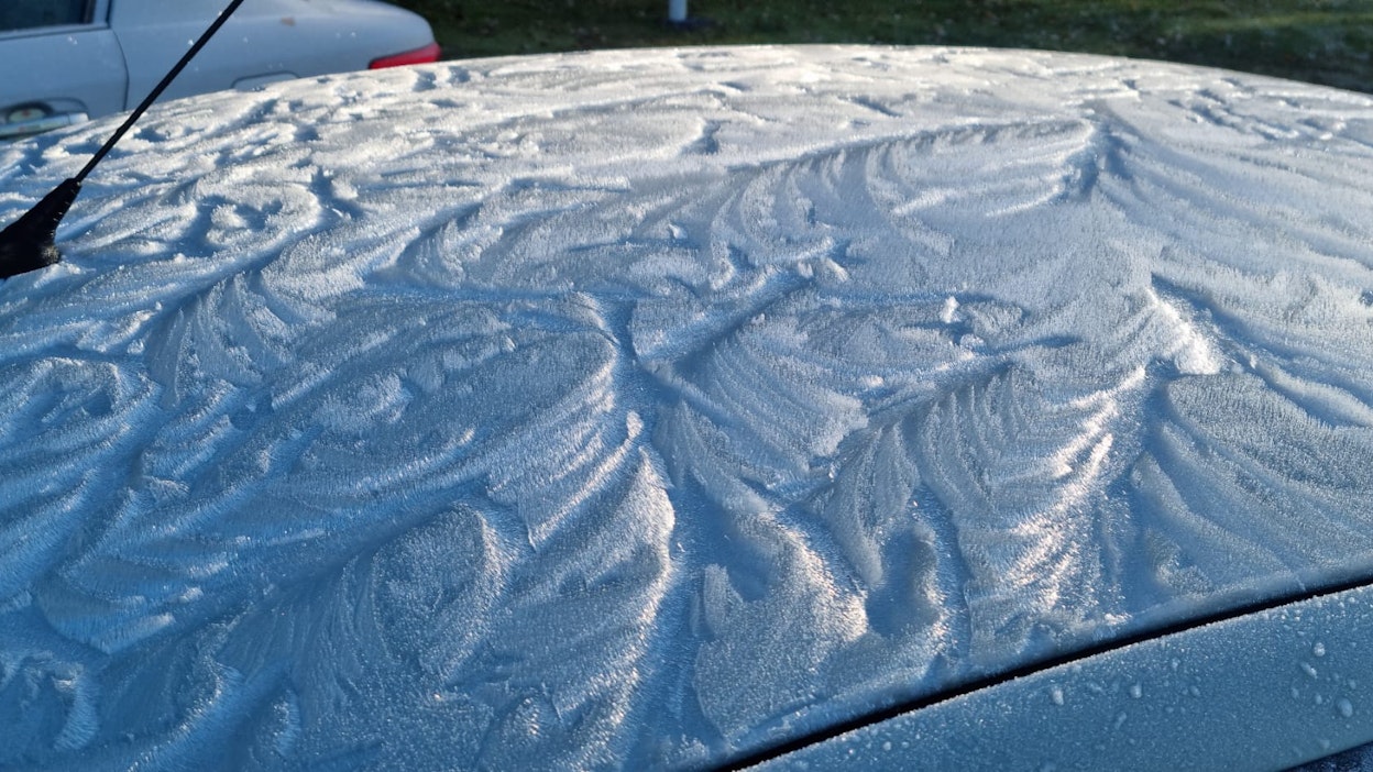 Kiteellä auton katto oli kuin kallista samettia.