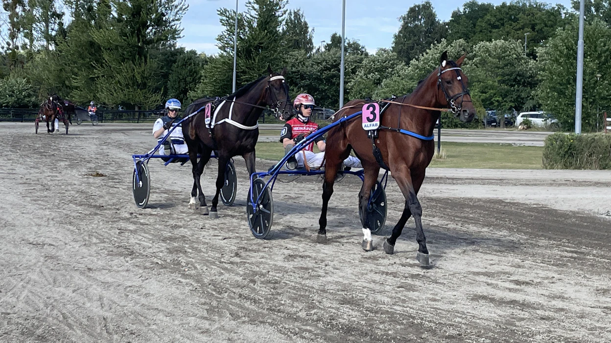 Santtu Raitala ja Pekka Korpi lähdössä ensimmäiseen lämmitykseen Corazon ja Cupido Combolla.