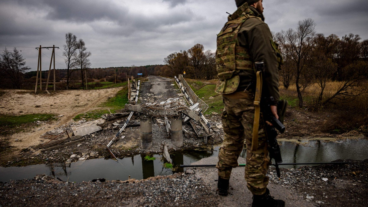 Venäjä on toistuvasti uhannut käyttää ydinaseita sen jälkeen, kun maan joukot helmikuussa hyökkäsivät Ukrainaan. Kuvituskuva perjantailta Harkovan alueelta Ukrainasta. LEHTIKUVA/AFP. 