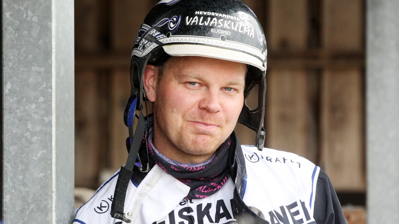 Heikki Mikkosen tallissa on tällä hetkellä vähemmän starttihevosia kuin aikaisempina vuosina. Pääpaino on nuorissa hevosissa.