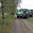 Etusäiliö tuo lisää kapasiteettia, mutta myös hankaloittaa ja helpottaa hieman liikkumista. Etenkin pitää olla tarkkana tultaessa isommalle tielle, kun säiliö on pitkällä edessä. Pyöreä säiliö ei juurikaan rajoita kuljettajan näkökenttää. Etusäiliössä on kamerat kulmassa, jolloin yhdistelmällä on turvallisempi tulla tien risteykseen.