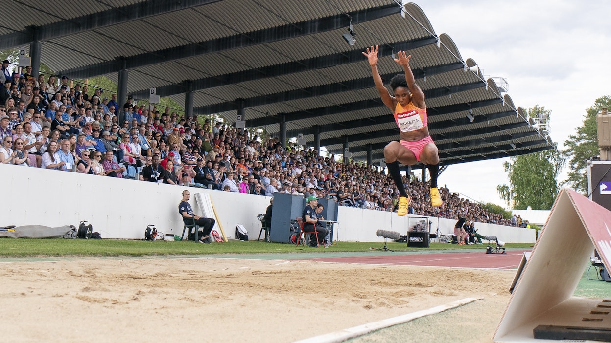 Jamaikan Shanieka Ricketts hyppää kolmiloikkakilpailun voittoon Kuortaneella 22.6.2024.