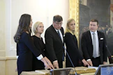 Uuden hallituksen ministereitä ovat muun muassa liikenne- ja viestintäministeri Lulu Ranne (ps.), sisäministeri Mari Rantanen (ps.), työministeri Arto Satonen (kok.), ulkoministeri Elina Valtonen (kok.) sekä ulkomaankauppa- ja kehitysministeri Ville Tavio (ps.). LEHTIKUVA / Eeva-Maria Brotherus.