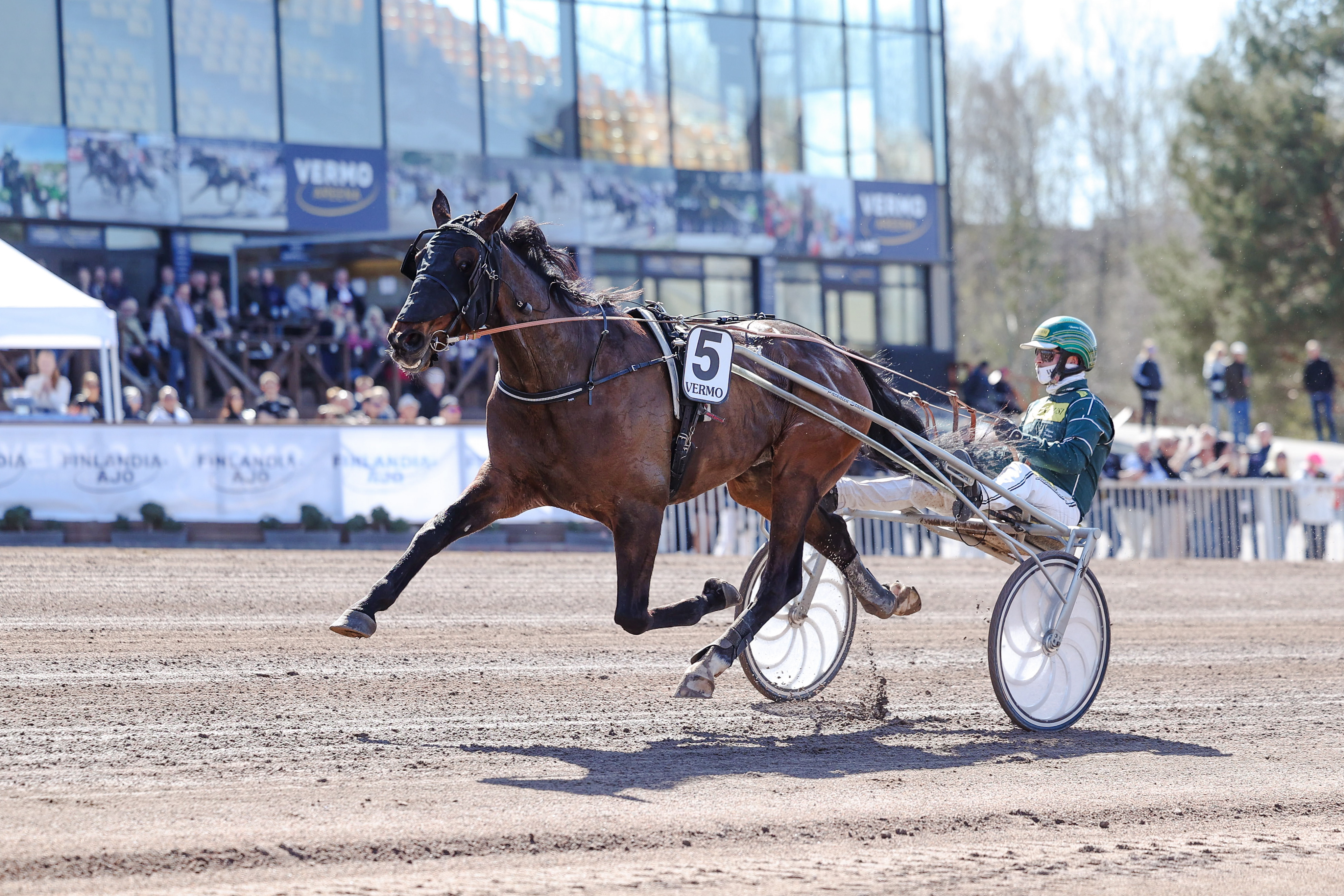 Jason’s Camden pakeni keulapaikalta murskavoittoon.