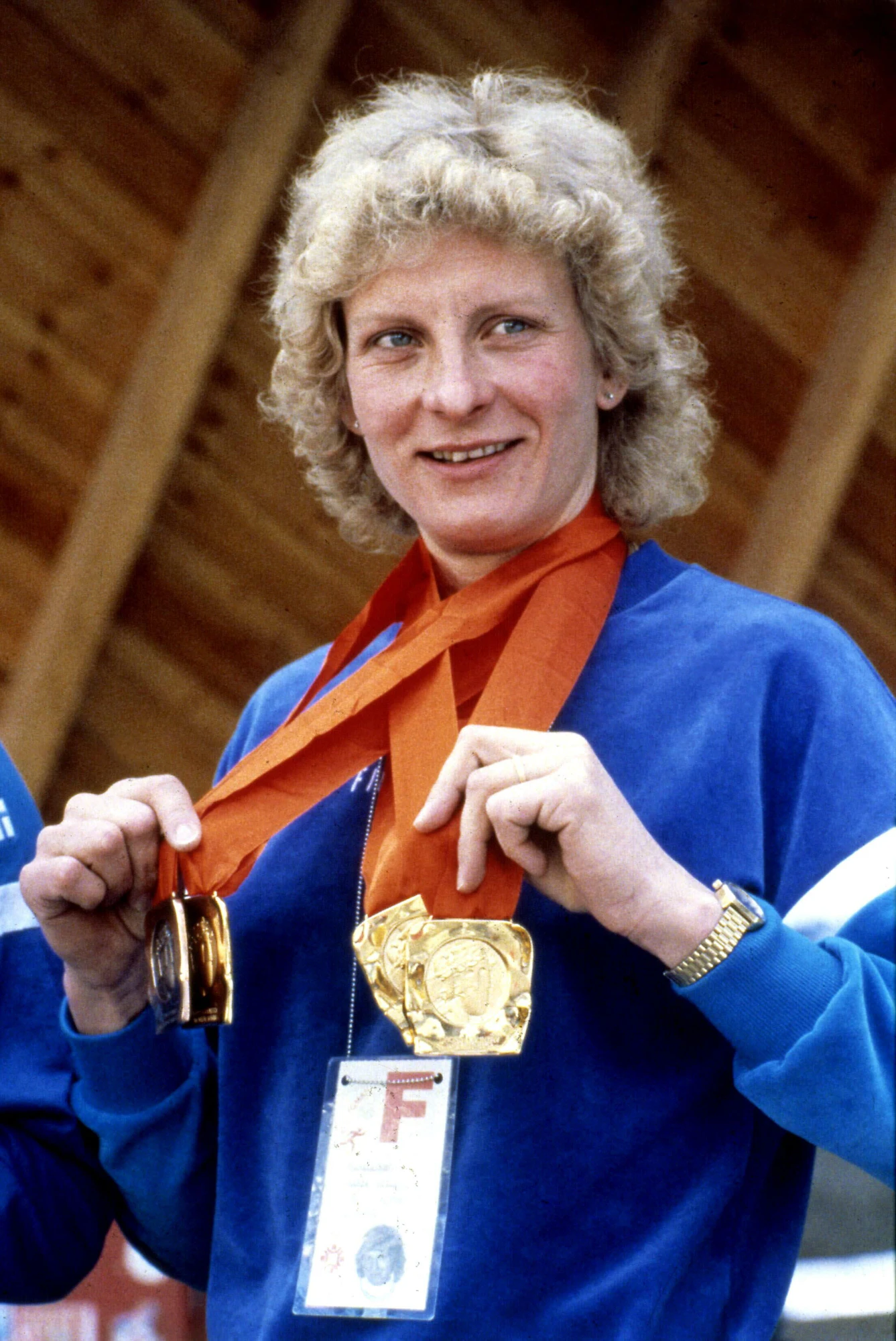 Marja-Liisa Hämäläinen voitti Sarajevossa 1984 kolme kultaa ja viestipronssin. Seuraavana kesänä hänen sukunimensä vaihtui Kirvesniemeksi.