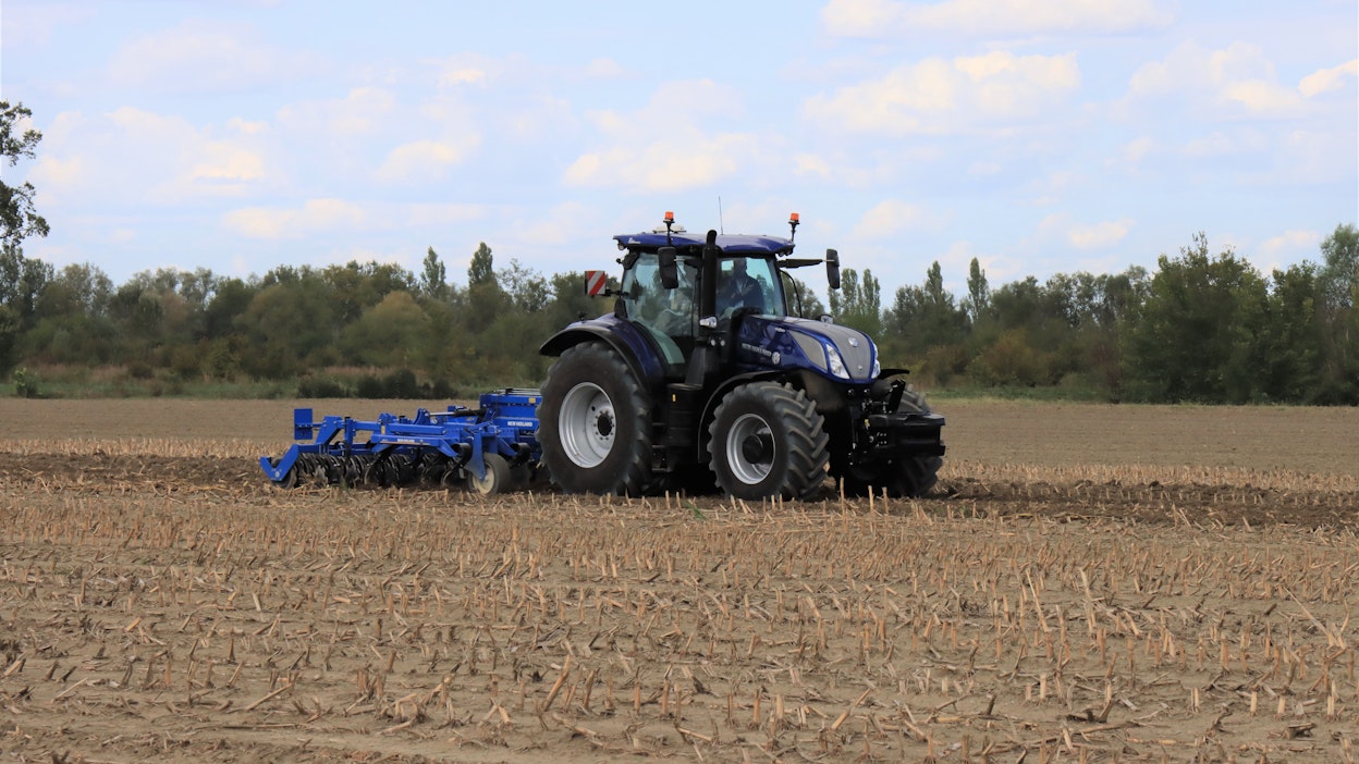 Agritek Oy kertoo keskittyvänsä jatkossa New Hollandien myyntiin. Kuvassa New Holland T7.300 PLM Connect.