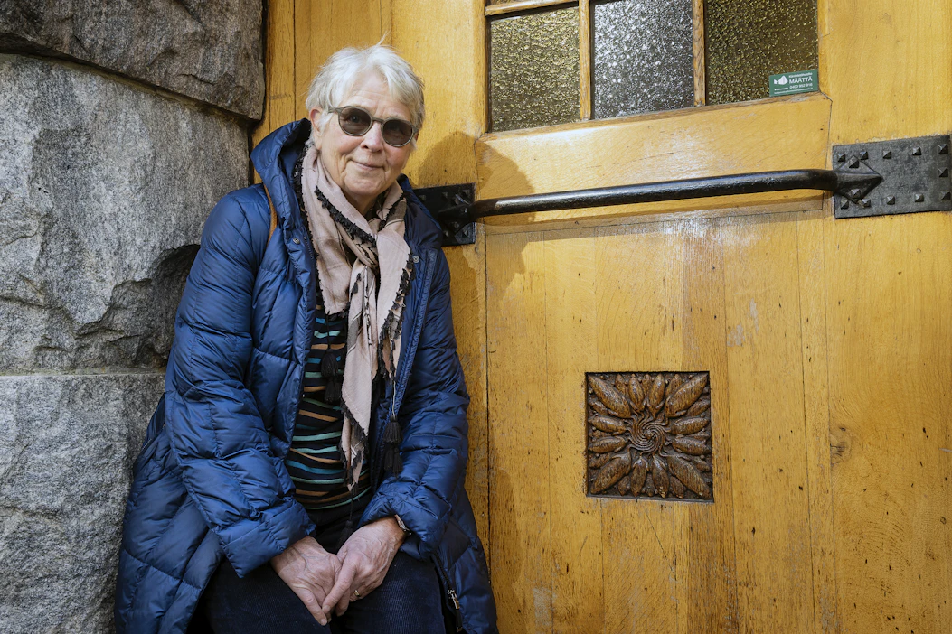 ”Ensimmäiset 20 vuotta minua ärsytti olla aina vain ’se Tolkien-kääntäjä’, mutta nyt osaan ottaa sen kunnianosoituksena, sillä Tolkien-fanit ovat ihan parhaita”, Kersti Juva sanoo.